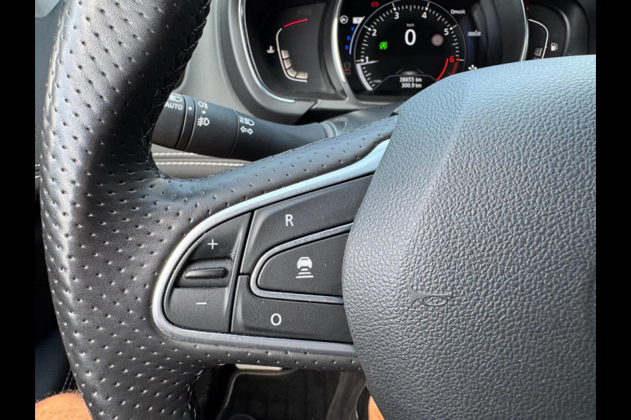Renault Scénic TCe 140 EDC Black Edition Bose Sound / Stoel verw. / Adaptieve cruise control / 1e eigenaar