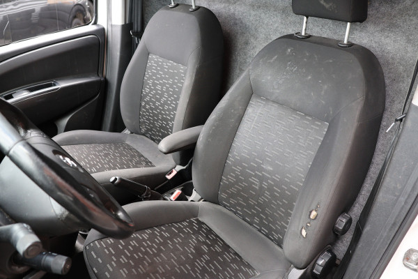 Opel Combo 1.6 CDTi 105 PK L2H1 Sport | Cruise control | Stoelverwarming | Airco | LM Velgen | Sidebars | Werkplaatsinrichting | Euro 6 | NAP Logisch | Nieuwe APK