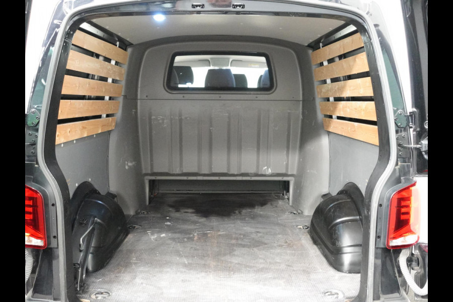 Volkswagen Transporter 2.0 TDI L2 Dubbele Cabine Automaat Airco Cruise control Camera Apple Carplay/Android Auto