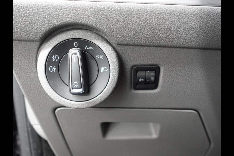 Volkswagen Transporter 2.0 TDI L2 Dubbele Cabine Automaat Airco Cruise control Camera Apple Carplay/Android Auto