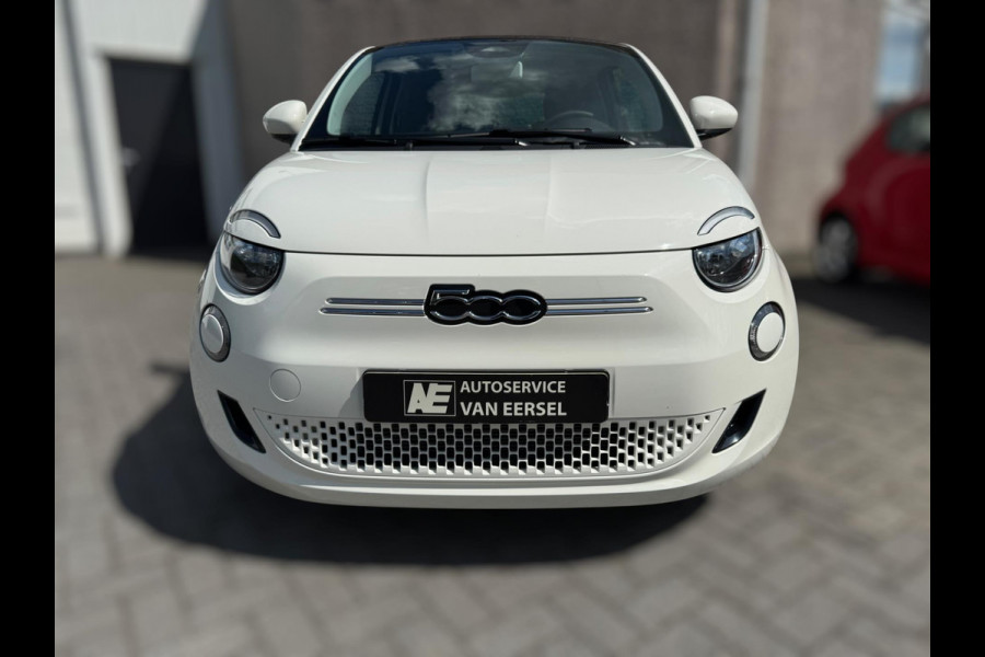 Fiat 500 RED 42 kWh PANORAMADAK / NAVIGATIE / CARPLAY / ZO GOED ALS NIEUW