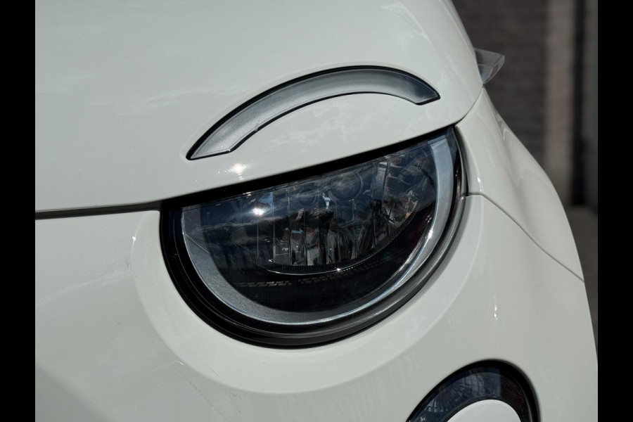 Fiat 500 RED 42 kWh PANORAMADAK / NAVIGATIE / CARPLAY / ZO GOED ALS NIEUW