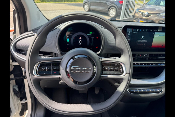 Fiat 500 RED 42 kWh PANORAMADAK / NAVIGATIE / CARPLAY / ZO GOED ALS NIEUW