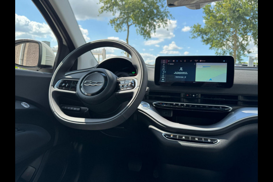 Fiat 500 RED 42 kWh PANORAMADAK / NAVIGATIE / CARPLAY / ZO GOED ALS NIEUW