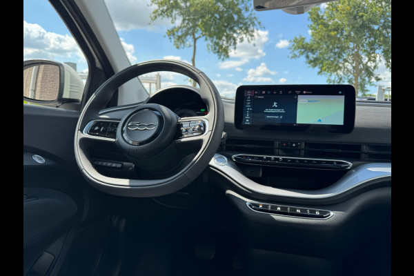 Fiat 500 RED 42 kWh PANORAMADAK / NAVIGATIE / CARPLAY / ZO GOED ALS NIEUW