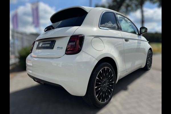 Fiat 500 RED 42 kWh PANORAMADAK / NAVIGATIE / CARPLAY / ZO GOED ALS NIEUW