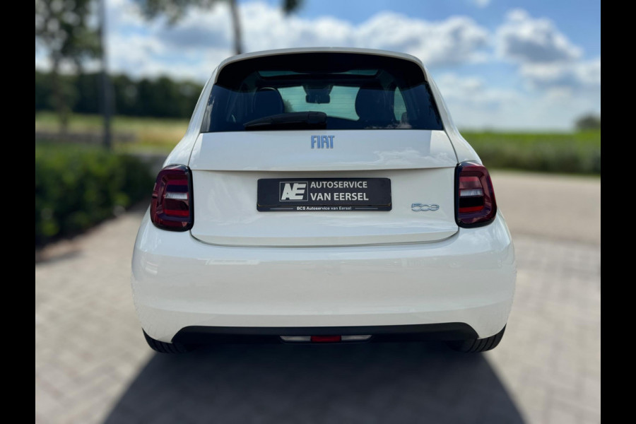 Fiat 500 RED 42 kWh PANORAMADAK / NAVIGATIE / CARPLAY / ZO GOED ALS NIEUW