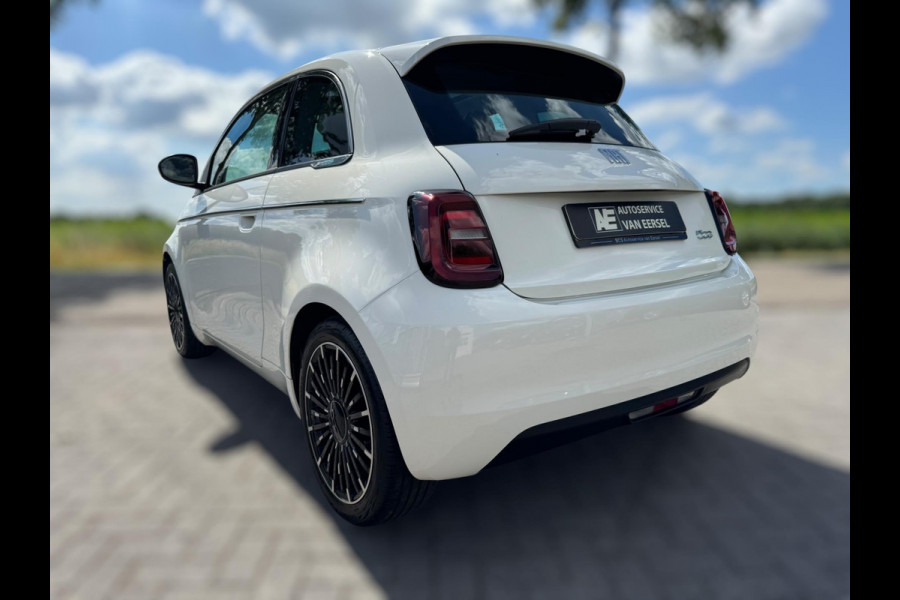 Fiat 500 RED 42 kWh PANORAMADAK / NAVIGATIE / CARPLAY / ZO GOED ALS NIEUW