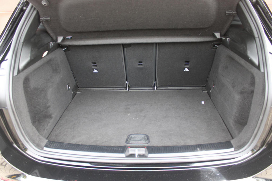 Mercedes-Benz B-Klasse 250e 218PK BUSINESS SOLUTION AMG NIGHT EDITION | NAVIGATIE | SFEERVERLICHTING | ACHTERUITRIJCAMERA | PARKEERSENSOREN VOOR / ACHTER | ALCANTARA / KUNSTLEDER BEKLEDING | VOORSTOELEN VERWARMBAAR | VERLICHTE INSTAPLIJSTEN | LICHTMETALEN AMG DUBBELSPAAKS VELGEN 18" | NIGHT PAKKET |