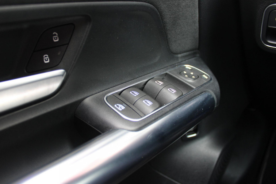 Mercedes-Benz B-Klasse 250e 218PK BUSINESS SOLUTION AMG NIGHT EDITION | NAVIGATIE | SFEERVERLICHTING | ACHTERUITRIJCAMERA | PARKEERSENSOREN VOOR / ACHTER | ALCANTARA / KUNSTLEDER BEKLEDING | VOORSTOELEN VERWARMBAAR | VERLICHTE INSTAPLIJSTEN | LICHTMETALEN AMG DUBBELSPAAKS VELGEN 18" | NIGHT PAKKET |