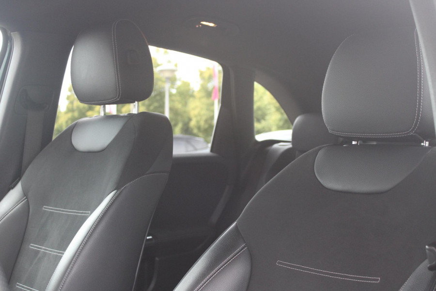 Mercedes-Benz B-Klasse 250e 218PK BUSINESS SOLUTION AMG NIGHT EDITION | NAVIGATIE | SFEERVERLICHTING | ACHTERUITRIJCAMERA | PARKEERSENSOREN VOOR / ACHTER | ALCANTARA / KUNSTLEDER BEKLEDING | VOORSTOELEN VERWARMBAAR | VERLICHTE INSTAPLIJSTEN | LICHTMETALEN AMG DUBBELSPAAKS VELGEN 18" | NIGHT PAKKET |
