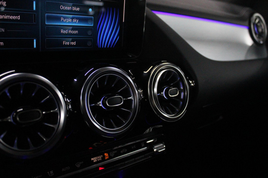 Mercedes-Benz B-Klasse 250e 218PK BUSINESS SOLUTION AMG NIGHT EDITION | NAVIGATIE | SFEERVERLICHTING | ACHTERUITRIJCAMERA | PARKEERSENSOREN VOOR / ACHTER | ALCANTARA / KUNSTLEDER BEKLEDING | VOORSTOELEN VERWARMBAAR | VERLICHTE INSTAPLIJSTEN | LICHTMETALEN AMG DUBBELSPAAKS VELGEN 18" | NIGHT PAKKET |