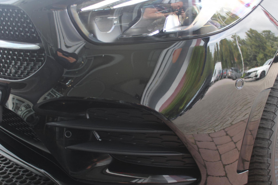 Mercedes-Benz B-Klasse 250e 218PK BUSINESS SOLUTION AMG NIGHT EDITION | NAVIGATIE | SFEERVERLICHTING | ACHTERUITRIJCAMERA | PARKEERSENSOREN VOOR / ACHTER | ALCANTARA / KUNSTLEDER BEKLEDING | VOORSTOELEN VERWARMBAAR | VERLICHTE INSTAPLIJSTEN | LICHTMETALEN AMG DUBBELSPAAKS VELGEN 18" | NIGHT PAKKET |