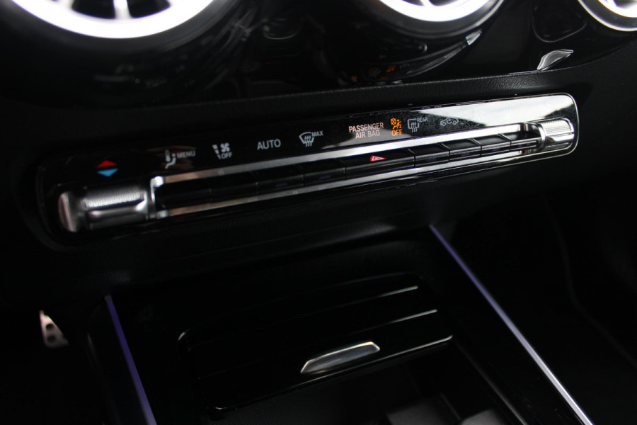 Mercedes-Benz B-Klasse 250e 218PK BUSINESS SOLUTION AMG NIGHT EDITION | NAVIGATIE | SFEERVERLICHTING | ACHTERUITRIJCAMERA | PARKEERSENSOREN VOOR / ACHTER | ALCANTARA / KUNSTLEDER BEKLEDING | VOORSTOELEN VERWARMBAAR | VERLICHTE INSTAPLIJSTEN | LICHTMETALEN AMG DUBBELSPAAKS VELGEN 18" | NIGHT PAKKET |
