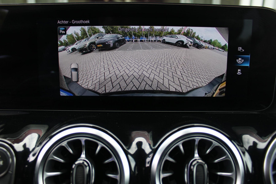 Mercedes-Benz B-Klasse 250e 218PK BUSINESS SOLUTION AMG NIGHT EDITION | NAVIGATIE | SFEERVERLICHTING | ACHTERUITRIJCAMERA | PARKEERSENSOREN VOOR / ACHTER | ALCANTARA / KUNSTLEDER BEKLEDING | VOORSTOELEN VERWARMBAAR | VERLICHTE INSTAPLIJSTEN | LICHTMETALEN AMG DUBBELSPAAKS VELGEN 18" | NIGHT PAKKET |