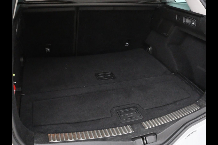Renault Mégane 1.3 TCe Bose | Trekhaak | Camera | Carplay | Keyless | Navigatie | Climate control | Bose Sound | Park Assist | Half leder