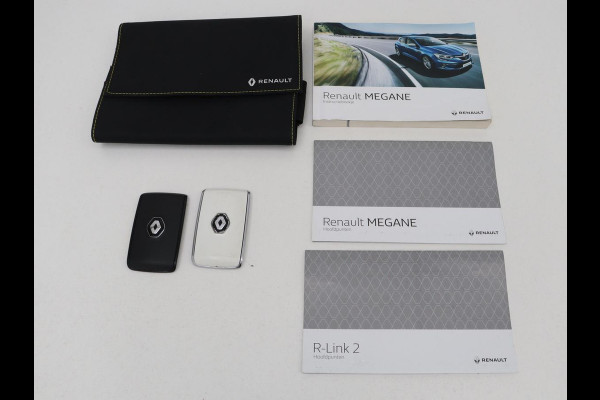 Renault Mégane 1.3 TCe Bose | Trekhaak | Camera | Carplay | Keyless | Navigatie | Climate control | Bose Sound | Park Assist | Half leder