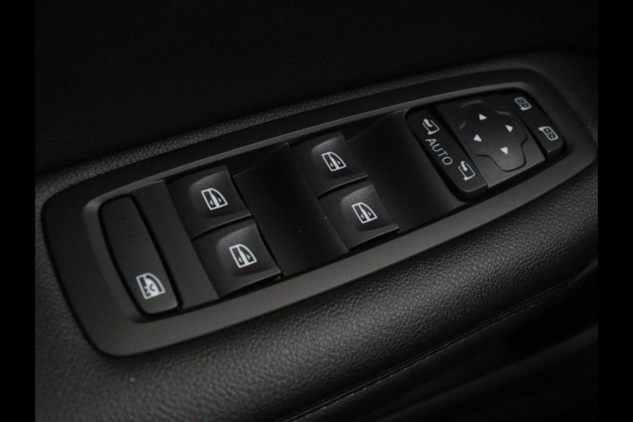 Renault Mégane 1.3 TCe Bose | Trekhaak | Camera | Carplay | Keyless | Navigatie | Climate control | Bose Sound | Park Assist | Half leder