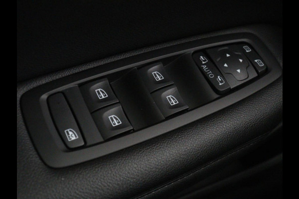 Renault Mégane 1.3 TCe Bose | Trekhaak | Camera | Carplay | Keyless | Navigatie | Climate control | Bose Sound | Park Assist | Half leder