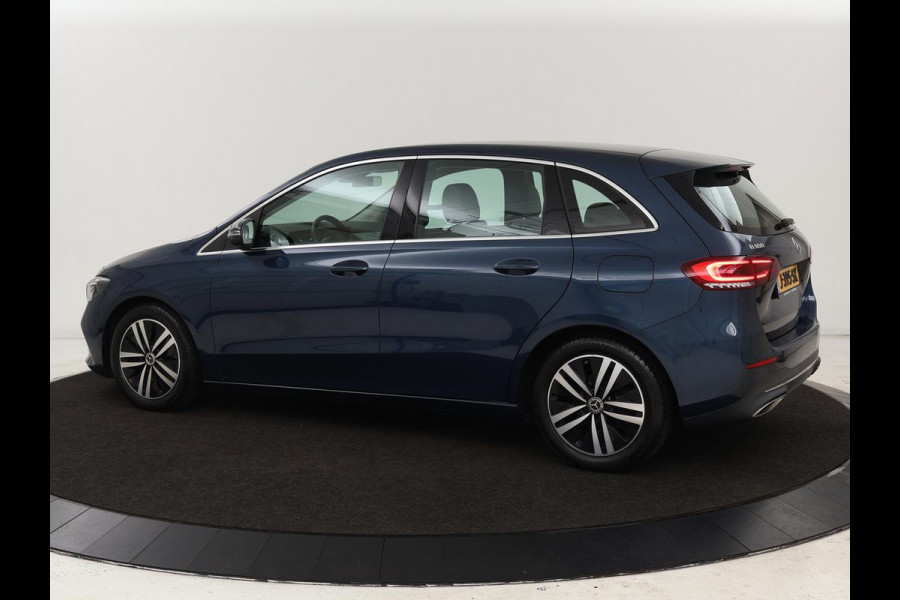 Mercedes-Benz B-Klasse 180 Business Solution Luxury | Leder | Stoelverwarming | Carplay | Sfeerverlichting | Camera | Widescreen | Full LED | Navigatie
