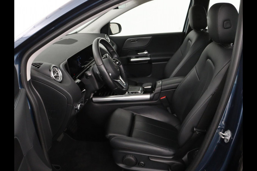 Mercedes-Benz B-Klasse 180 Business Solution Luxury | Leder | Stoelverwarming | Carplay | Sfeerverlichting | Camera | Widescreen | Full LED | Navigatie