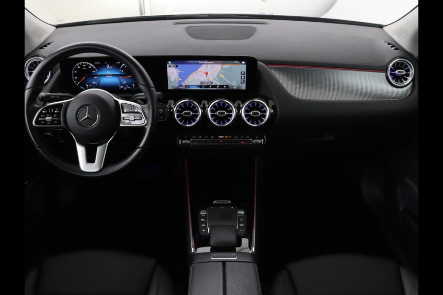Mercedes-Benz B-Klasse 180 Business Solution Luxury | Leder | Stoelverwarming | Carplay | Sfeerverlichting | Camera | Widescreen | Full LED | Navigatie