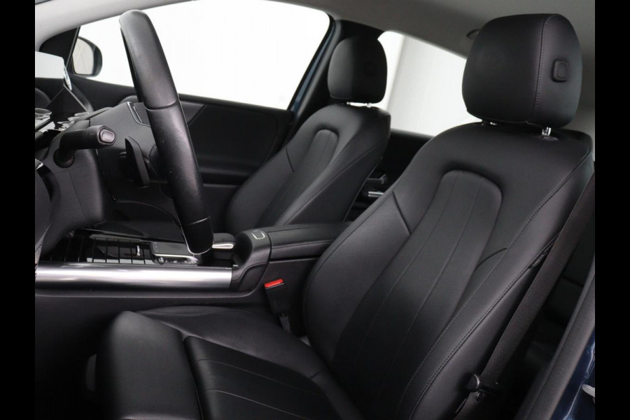 Mercedes-Benz B-Klasse 180 Business Solution Luxury | Leder | Stoelverwarming | Carplay | Sfeerverlichting | Camera | Widescreen | Full LED | Navigatie