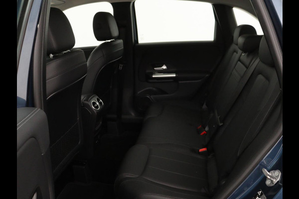 Mercedes-Benz B-Klasse 180 Business Solution Luxury | Leder | Stoelverwarming | Carplay | Sfeerverlichting | Camera | Widescreen | Full LED | Navigatie