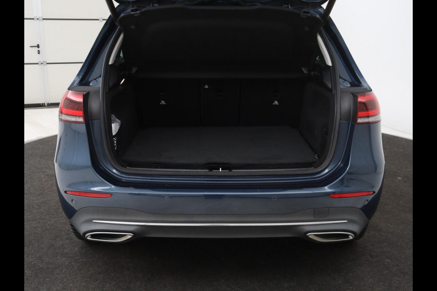 Mercedes-Benz B-Klasse 180 Business Solution Luxury | Leder | Stoelverwarming | Carplay | Sfeerverlichting | Camera | Widescreen | Full LED | Navigatie