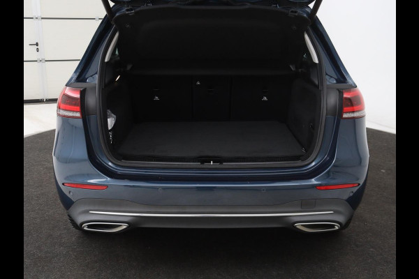 Mercedes-Benz B-Klasse 180 Business Solution Luxury | Leder | Stoelverwarming | Carplay | Sfeerverlichting | Camera | Widescreen | Full LED | Navigatie