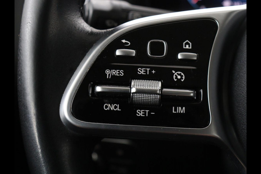Mercedes-Benz B-Klasse 180 Business Solution Luxury | Leder | Stoelverwarming | Carplay | Sfeerverlichting | Camera | Widescreen | Full LED | Navigatie