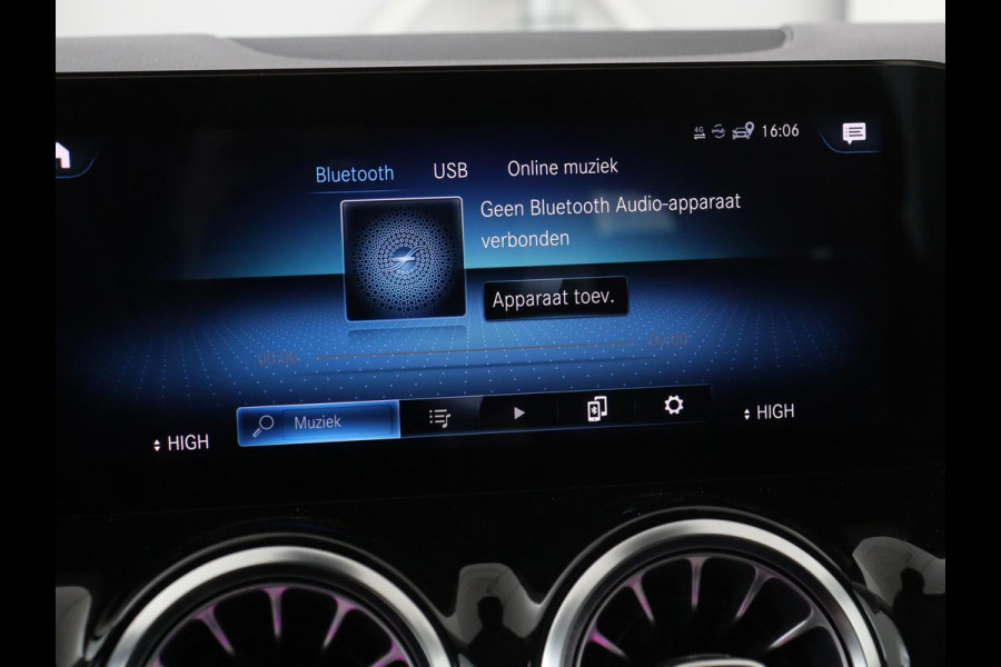 Mercedes-Benz B-Klasse 180 Business Solution Luxury | Leder | Stoelverwarming | Carplay | Sfeerverlichting | Camera | Widescreen | Full LED | Navigatie