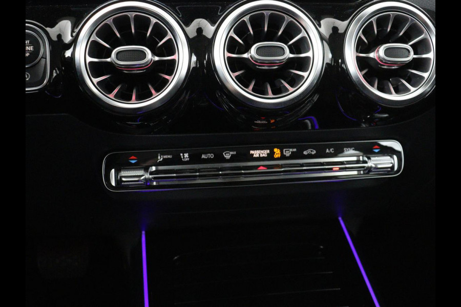 Mercedes-Benz B-Klasse 180 Business Solution Luxury | Leder | Stoelverwarming | Carplay | Sfeerverlichting | Camera | Widescreen | Full LED | Navigatie