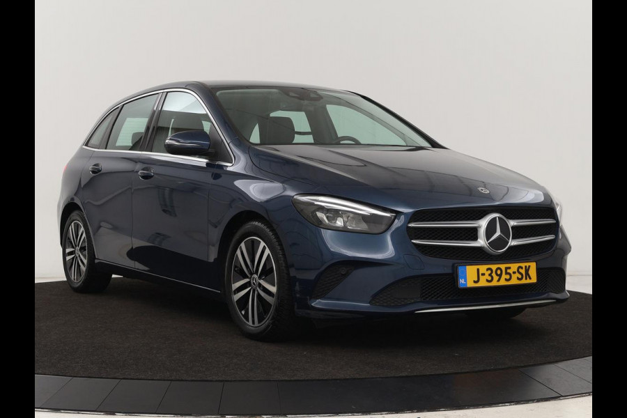 Mercedes-Benz B-Klasse 180 Business Solution Luxury | Leder | Stoelverwarming | Carplay | Sfeerverlichting | Camera | Widescreen | Full LED | Navigatie