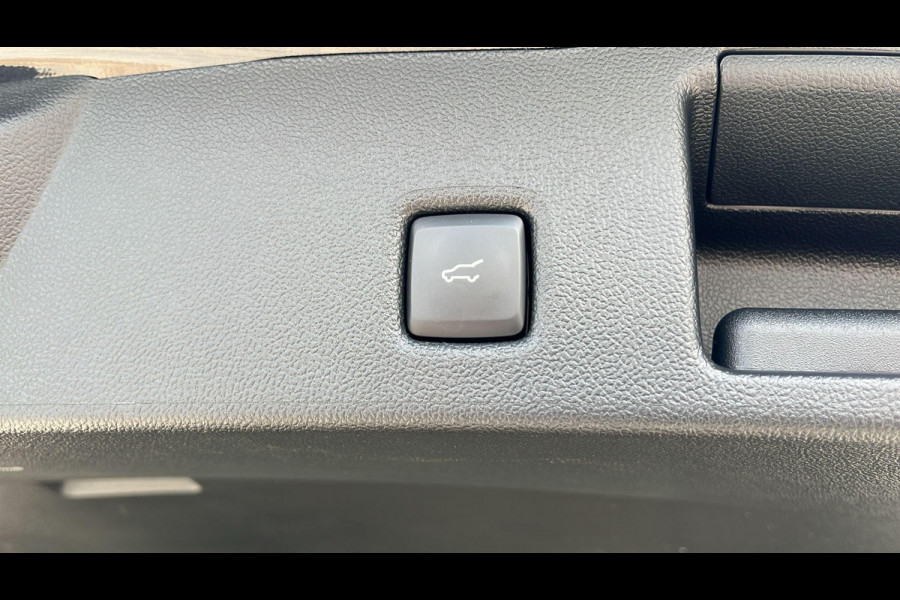 Ford Kuga 2.5 PHEV ST-Line X 225pk | Driver Assistance Pack | Panoramadak | Winterpack | Technology Pack | AGR Stoelen | 19 inch Lichtmetaal | Verlengde Fabrieksgarantie tot 04-2028