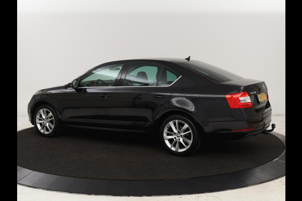 Škoda Octavia 1.0 TSI Ambition | Stoelverwarming | Trekhaak | Half leder | Carplay | Navigatie | Sportstuur | Climate control | Parkeerhulp | Cruise control | Bluetooth