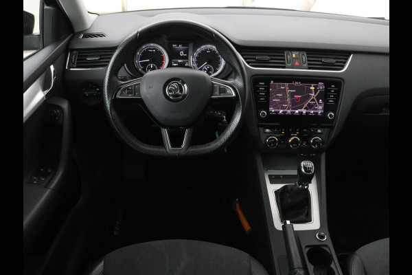 Škoda Octavia 1.0 TSI Ambition | Stoelverwarming | Trekhaak | Half leder | Carplay | Navigatie | Sportstuur | Climate control | Parkeerhulp | Cruise control | Bluetooth