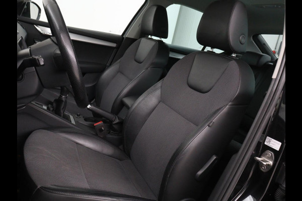 Škoda Octavia 1.0 TSI Ambition | Stoelverwarming | Trekhaak | Half leder | Carplay | Navigatie | Sportstuur | Climate control | Parkeerhulp | Cruise control | Bluetooth