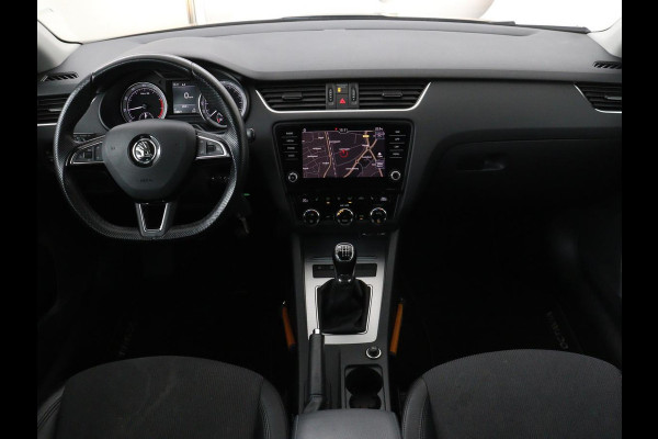 Škoda Octavia 1.0 TSI Ambition | Stoelverwarming | Trekhaak | Half leder | Carplay | Navigatie | Sportstuur | Climate control | Parkeerhulp | Cruise control | Bluetooth