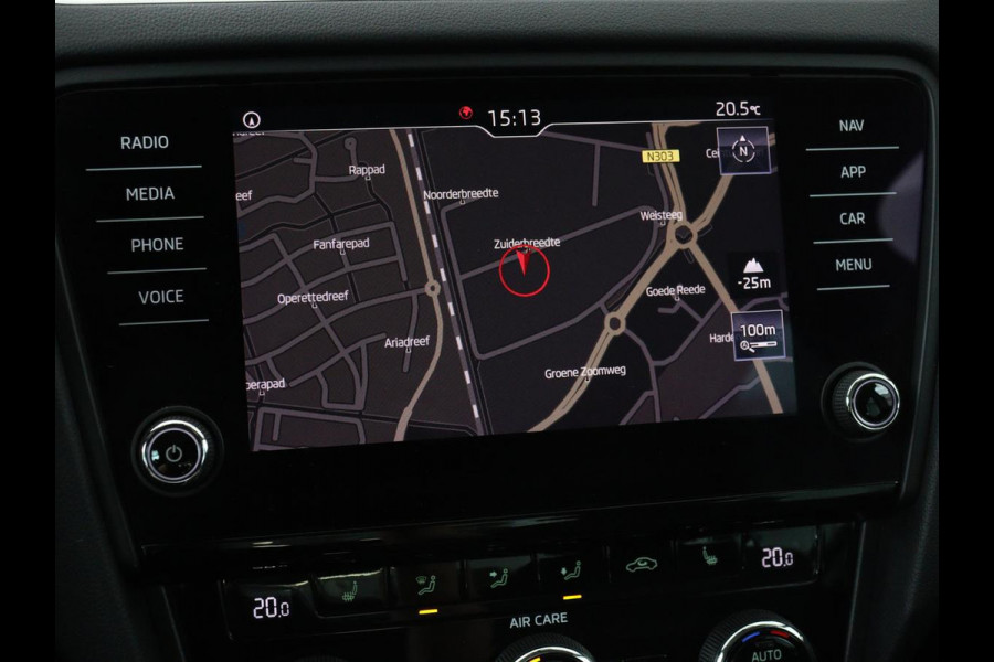 Škoda Octavia 1.0 TSI Ambition | Stoelverwarming | Trekhaak | Half leder | Carplay | Navigatie | Sportstuur | Climate control | Parkeerhulp | Cruise control | Bluetooth