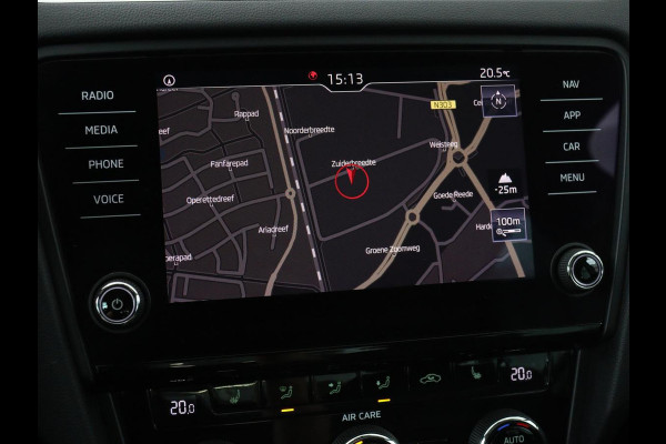 Škoda Octavia 1.0 TSI Ambition | Stoelverwarming | Trekhaak | Half leder | Carplay | Navigatie | Sportstuur | Climate control | Parkeerhulp | Cruise control | Bluetooth