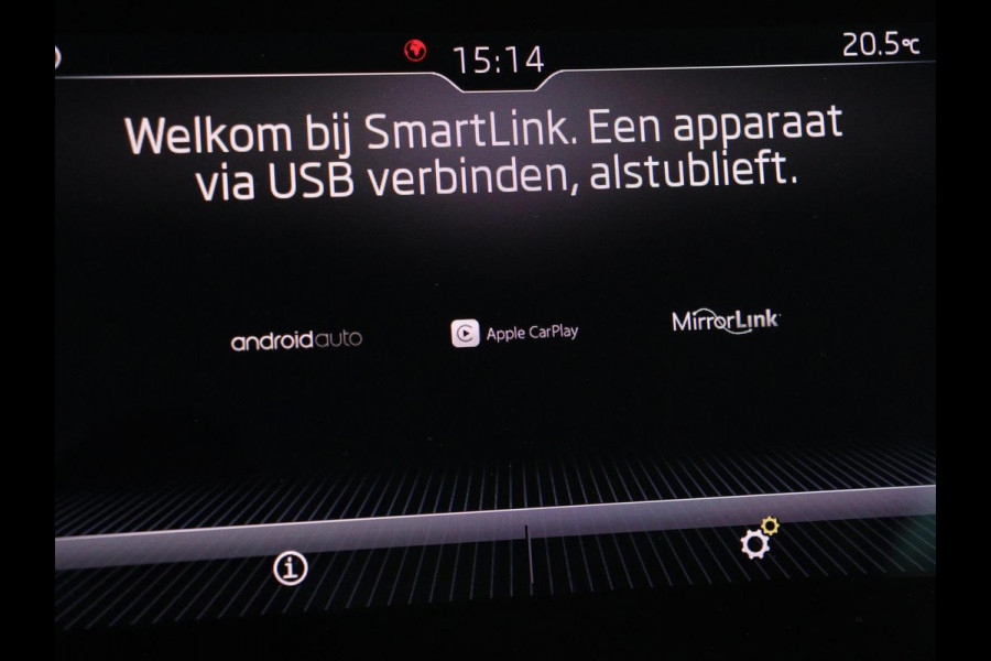 Škoda Octavia 1.0 TSI Ambition | Stoelverwarming | Trekhaak | Half leder | Carplay | Navigatie | Sportstuur | Climate control | Parkeerhulp | Cruise control | Bluetooth