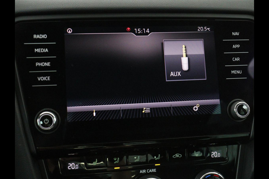 Škoda Octavia 1.0 TSI Ambition | Stoelverwarming | Trekhaak | Half leder | Carplay | Navigatie | Sportstuur | Climate control | Parkeerhulp | Cruise control | Bluetooth