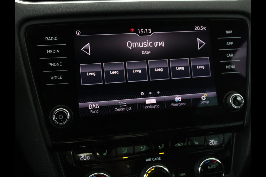 Škoda Octavia 1.0 TSI Ambition | Stoelverwarming | Trekhaak | Half leder | Carplay | Navigatie | Sportstuur | Climate control | Parkeerhulp | Cruise control | Bluetooth