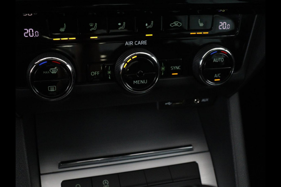 Škoda Octavia 1.0 TSI Ambition | Stoelverwarming | Trekhaak | Half leder | Carplay | Navigatie | Sportstuur | Climate control | Parkeerhulp | Cruise control | Bluetooth