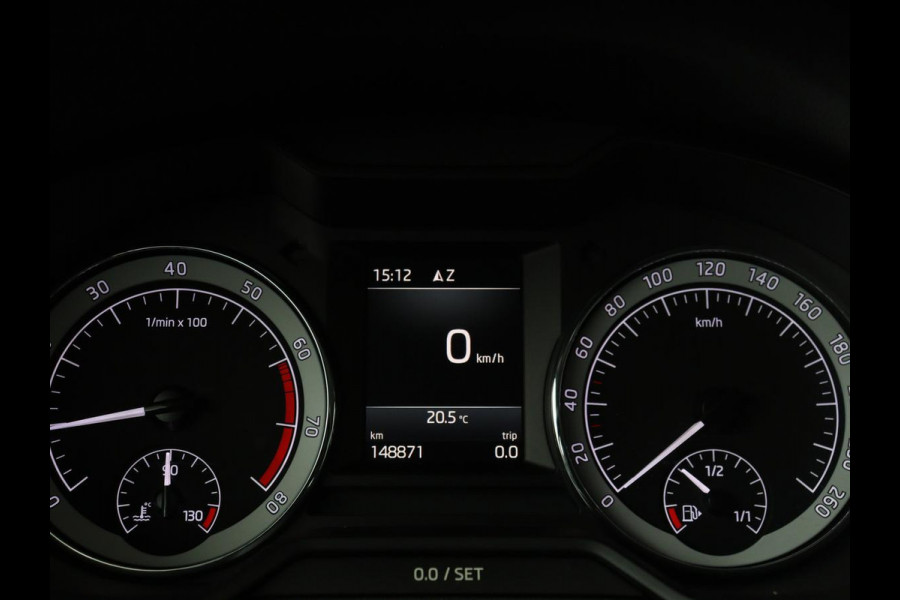 Škoda Octavia 1.0 TSI Ambition | Stoelverwarming | Trekhaak | Half leder | Carplay | Navigatie | Sportstuur | Climate control | Parkeerhulp | Cruise control | Bluetooth