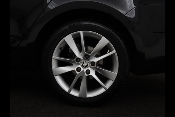 Škoda Octavia 1.0 TSI Ambition | Stoelverwarming | Trekhaak | Half leder | Carplay | Navigatie | Sportstuur | Climate control | Parkeerhulp | Cruise control | Bluetooth