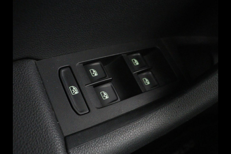 Škoda Octavia 1.0 TSI Ambition | Stoelverwarming | Trekhaak | Half leder | Carplay | Navigatie | Sportstuur | Climate control | Parkeerhulp | Cruise control | Bluetooth