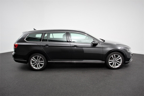 Volkswagen Passat Variant 1.5 TSI 150pk DSG Elegance Plus Pro | Navigatie | Camera | Climate Control | Adaptive Cruise Control | Elektrische Achterklep | Lane Assist | LED | DAB |
