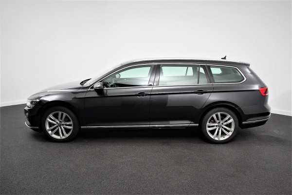 Volkswagen Passat Variant 1.5 TSI 150pk DSG Elegance Plus Pro | Navigatie | Camera | Climate Control | Adaptive Cruise Control | Elektrische Achterklep | Lane Assist | LED | DAB |